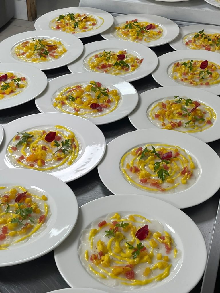 Carpaccio dressé en série pour un groupe — Restaurant MB Marrakech
