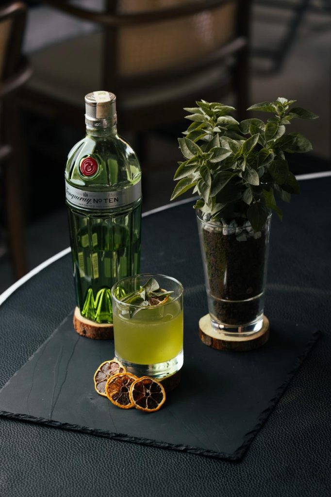 Cocktail gin et basilic — Restaurant MB Marrakech